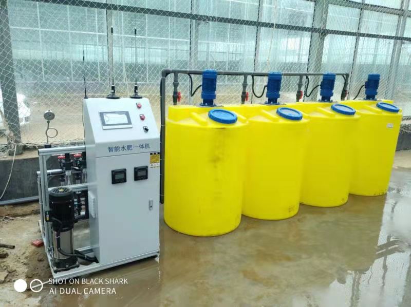 Fully-automatic fertilizer applicator